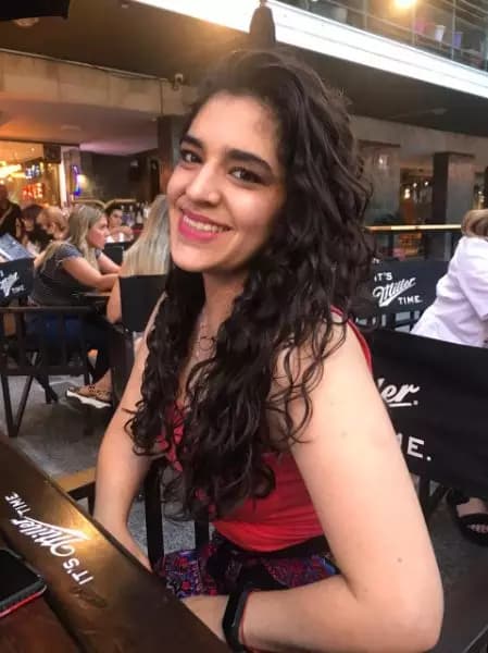 Profile image for Victoria Farias
